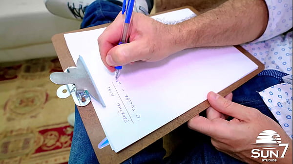 Terapia profissional fodedor ajuda casal com sua relação e come esposa sem camisinha