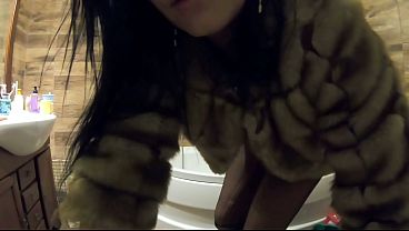 Fur Coat, Ripped Pantyhose & Naughty Bathtub Pee Play