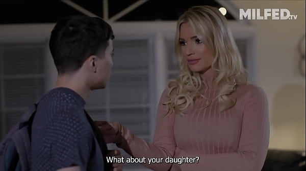 Suegra Necesitada de una Polla Joven con el Novio de su Hijastra