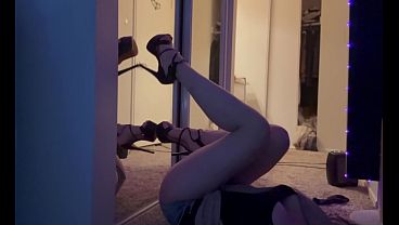 European Stepmom Artemisia Love Showing her Long Legs in high heels