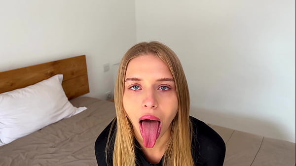 Californiababe Gives Rimjob and Gets Pee in Mouth