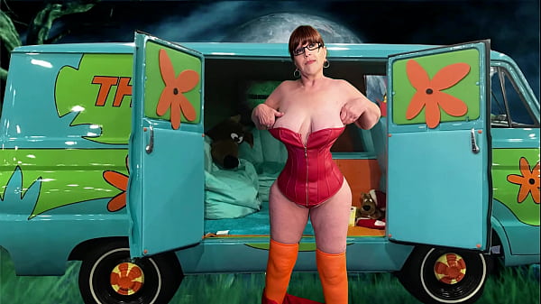 Mature Gilf Velma Cosplay Pussy Licking & Cumming